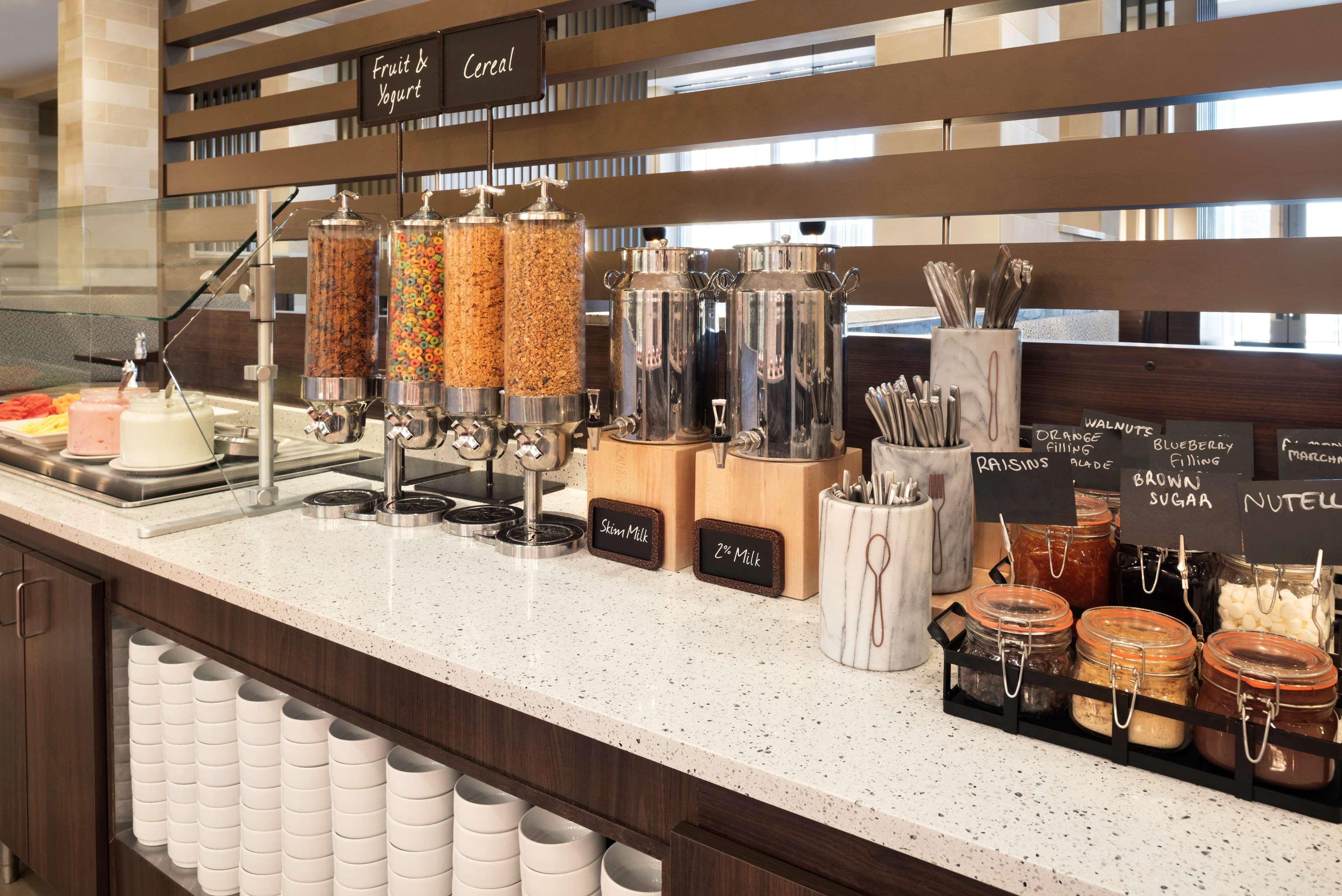 Embassy Suites By Hilton Chicago Naperville Exteriör bild