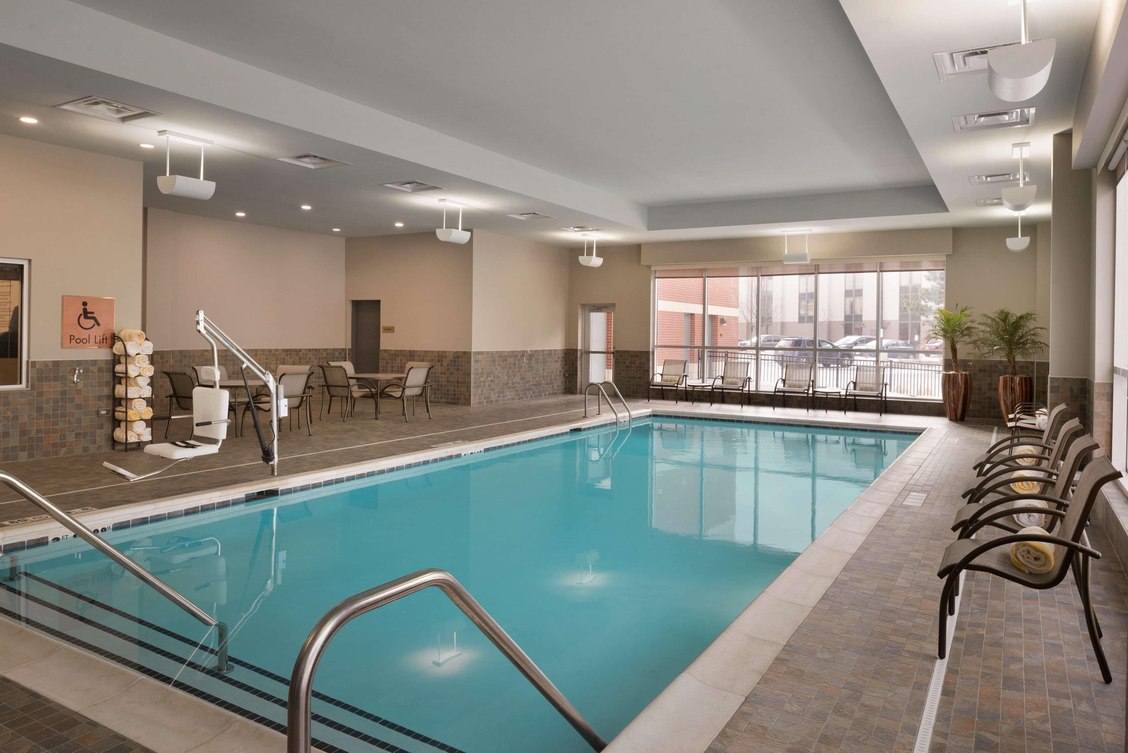 Embassy Suites By Hilton Chicago Naperville Exteriör bild