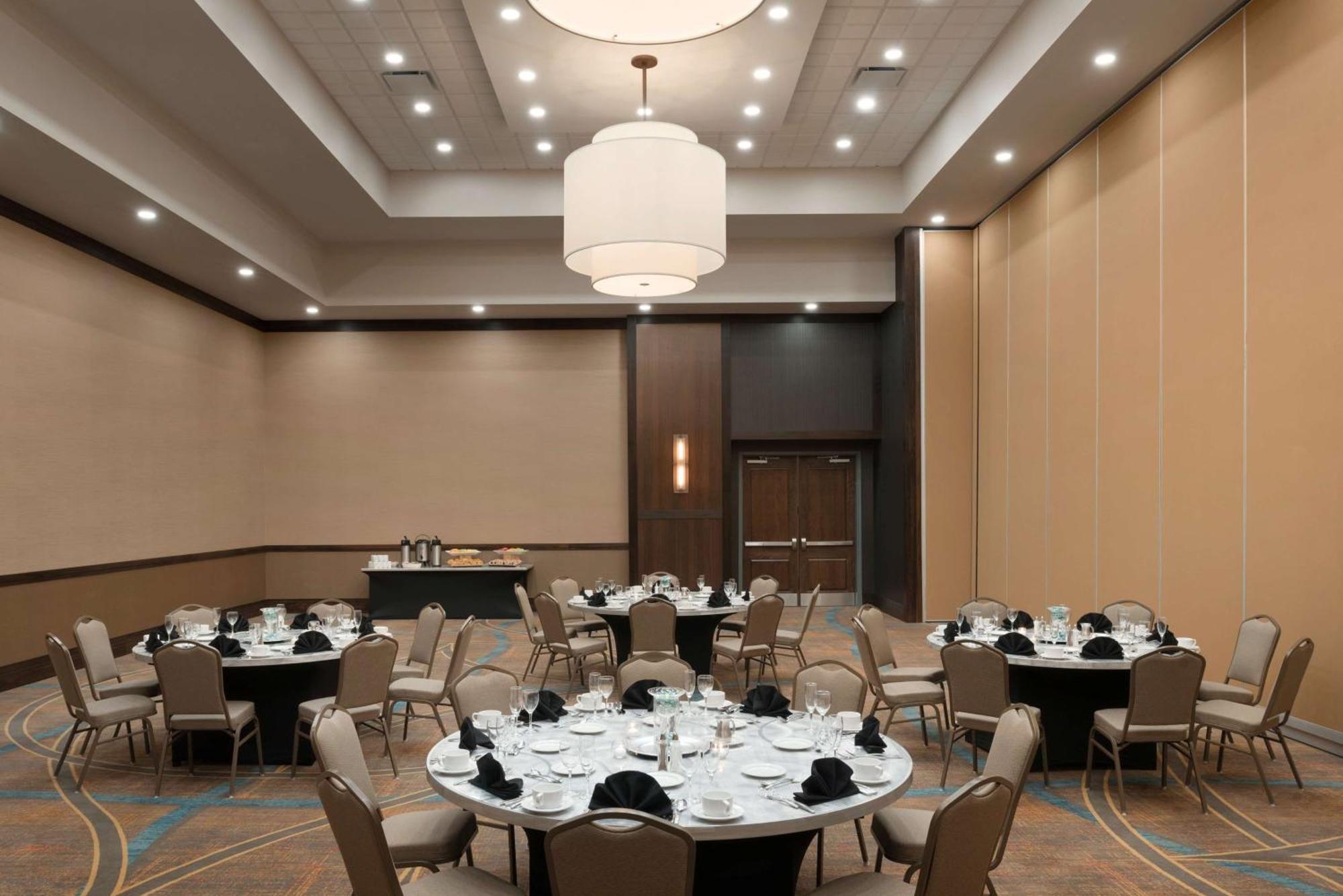 Embassy Suites By Hilton Chicago Naperville Exteriör bild