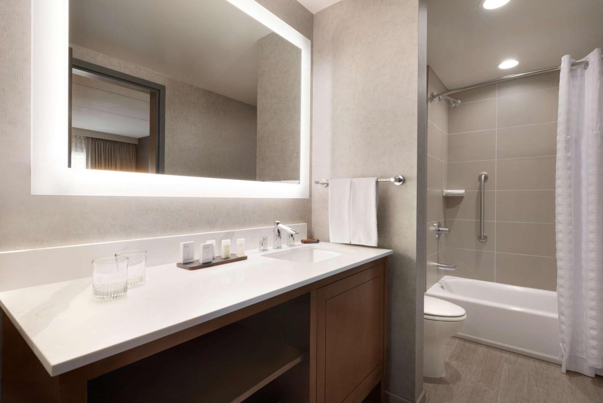Embassy Suites By Hilton Chicago Naperville Exteriör bild