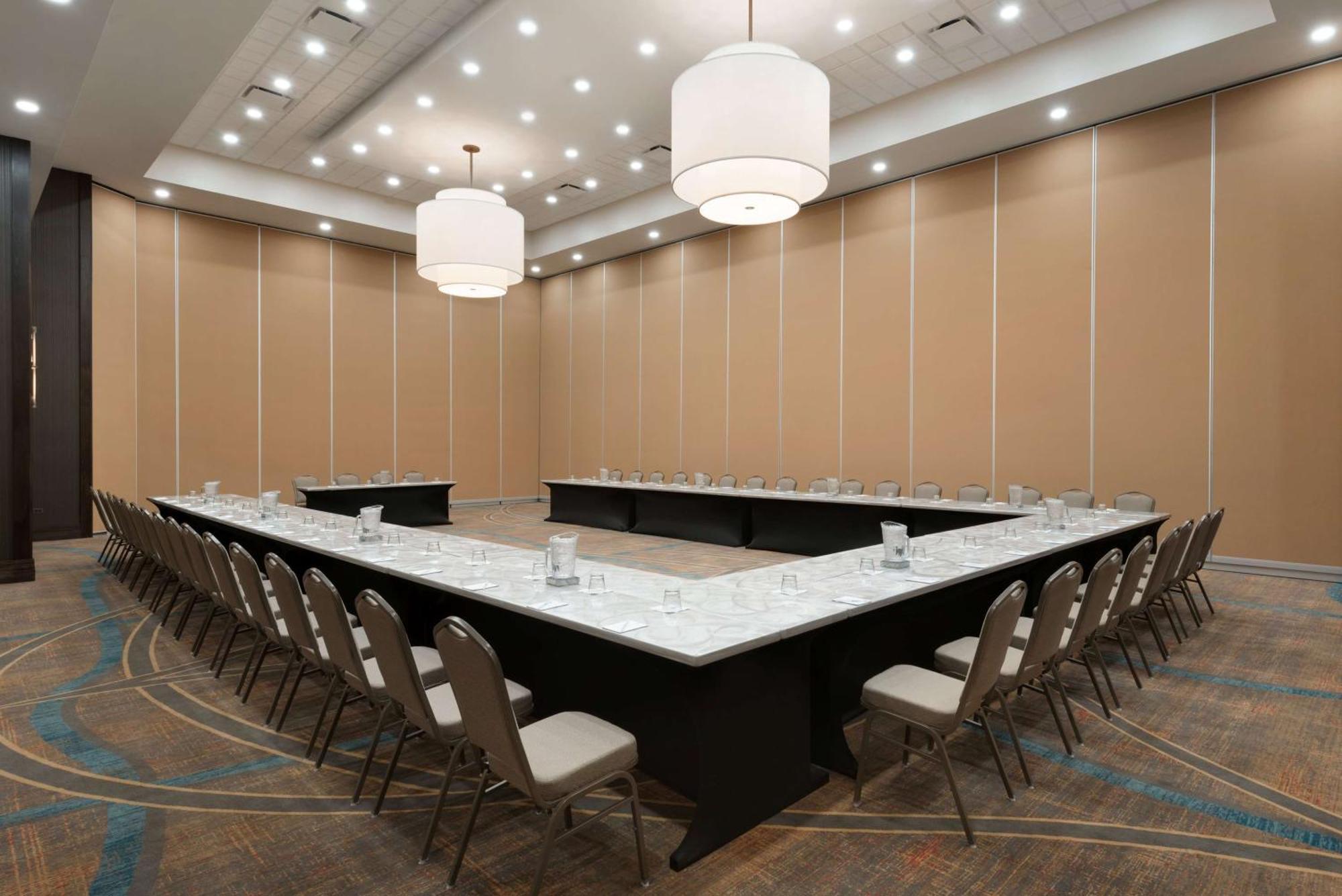 Embassy Suites By Hilton Chicago Naperville Exteriör bild